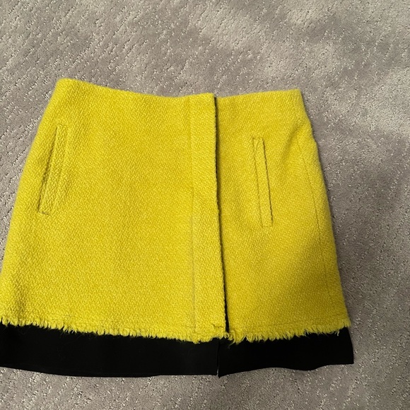 COPY - Diane Von Furstenburg yellow tweed mini skirt in size 4 - Picture 1 of 7